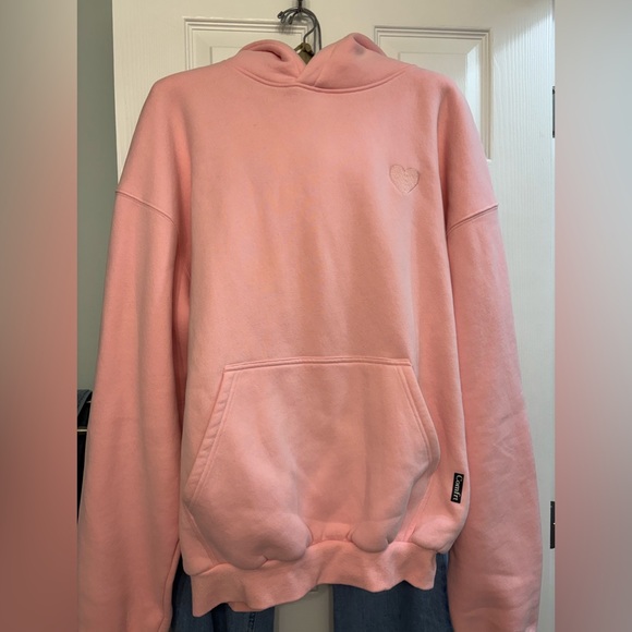 Comfrt Tops - Comfrt pink heart Limited, edition size large Ways to Show Love" Hoodie 💕❤️